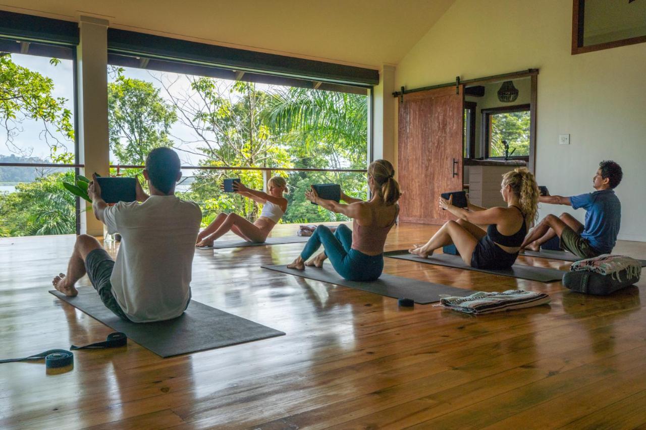 Roam Yoga & Wellness Lodge 博卡斯德尔托罗 外观 照片