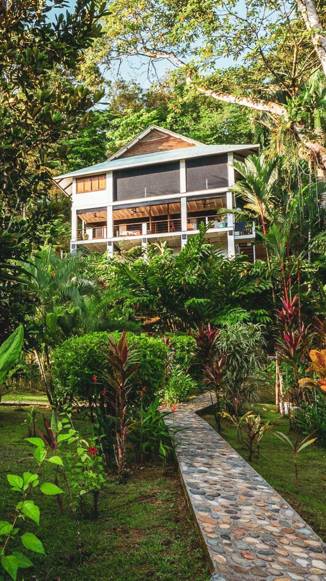 Roam Yoga & Wellness Lodge 博卡斯德尔托罗 外观 照片