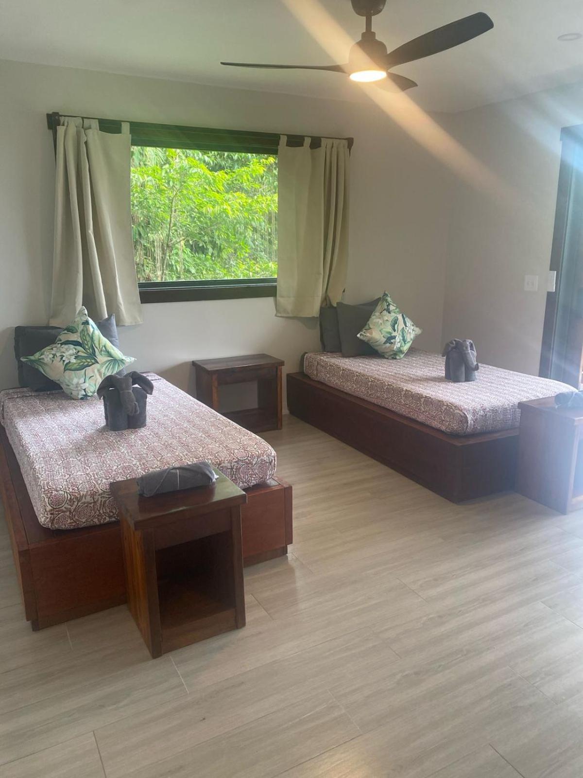 Roam Yoga & Wellness Lodge 博卡斯德尔托罗 外观 照片